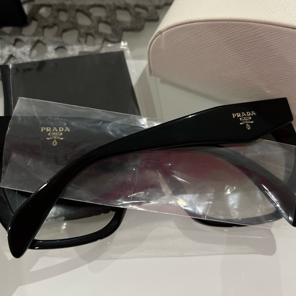 Prada sunglasses - Picture 2 of 4